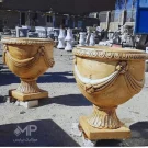 گلدان گرد پایه دار طرح پرده ای