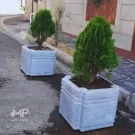گلدان مدل سه خط طرح دار مربع در خیابان